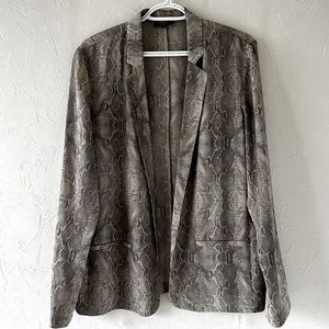 Aritzia babaton 100% silk Grayson jacket blazer snakeskin pattern